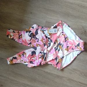 ☀️NWT High Coverage One Piece Pink Floral Swimsuit - Medium